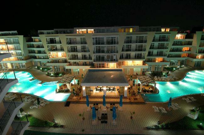 Apartament Grand Kamelia Apartment Pantai Sunny Luaran gambar