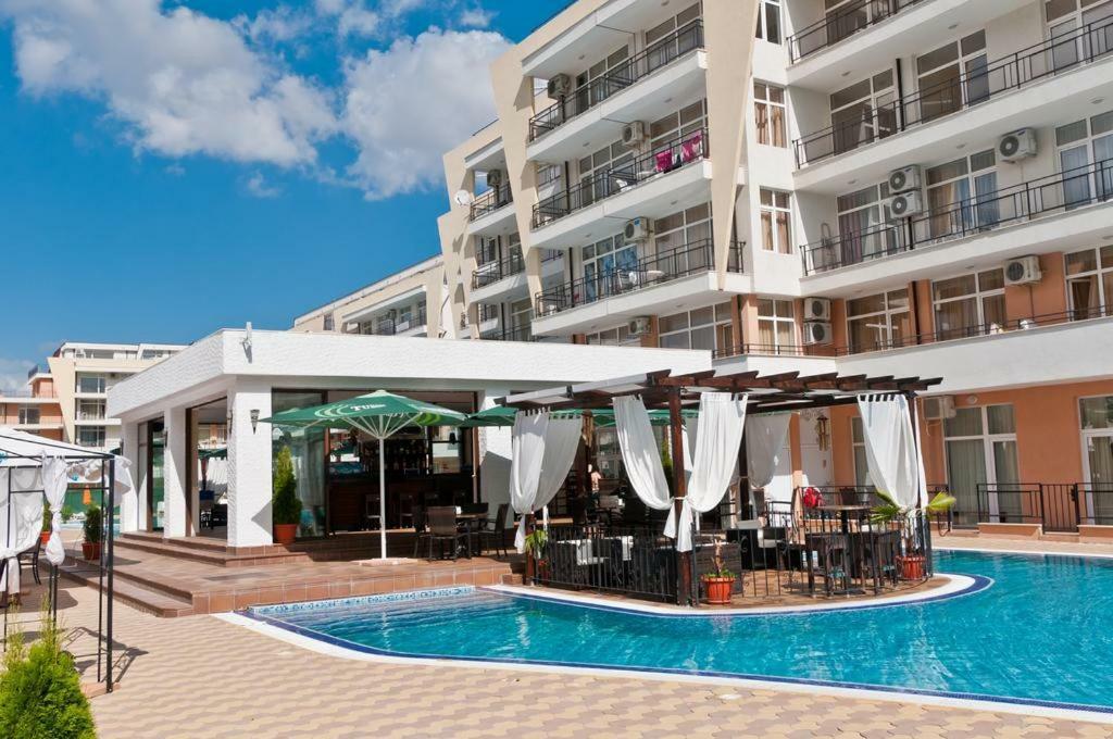 Apartament Grand Kamelia Apartment Pantai Sunny Luaran gambar